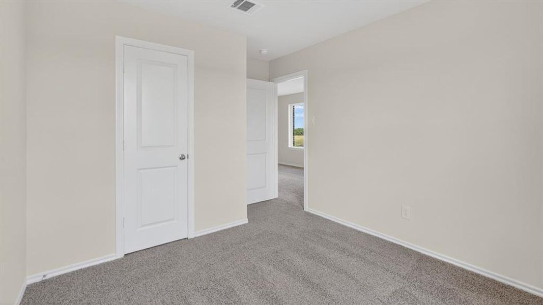 Spacious, unfurnished interior of a new home in Forestbrook Estates, Paris (Image 22).