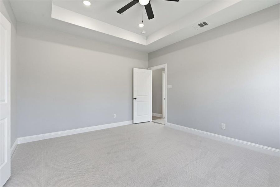 Spacious, unfurnished interior of a new home in , Tom Bean (Image 20).