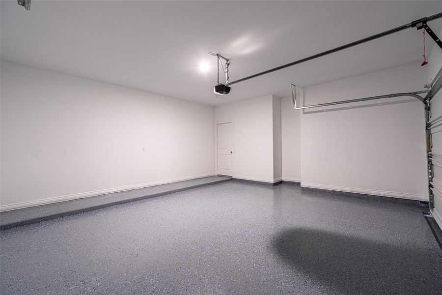Spacious, unfurnished interior of a new home in , Huntsville (Image 24).