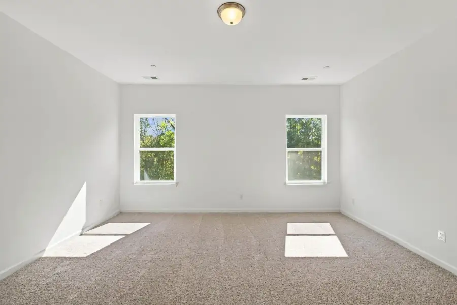 Spacious, unfurnished interior of a new home in Laurelwood Park, Gallatin (Image 18).