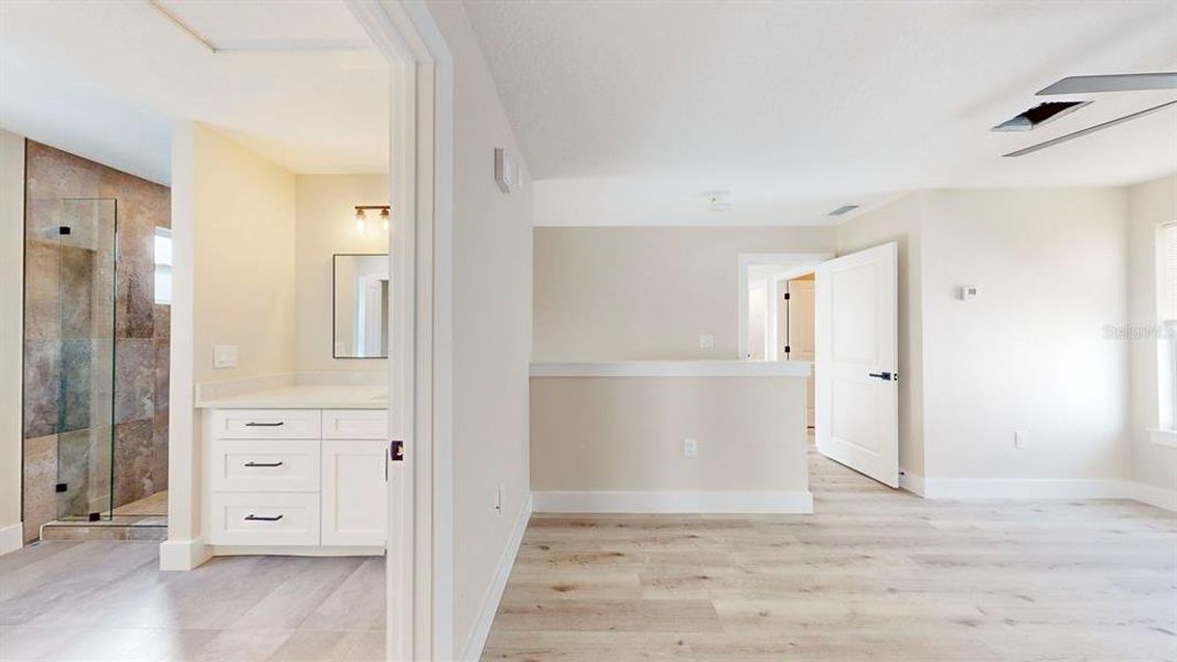 Spacious, unfurnished interior of a new home in , St. Petersburg (Image 71).