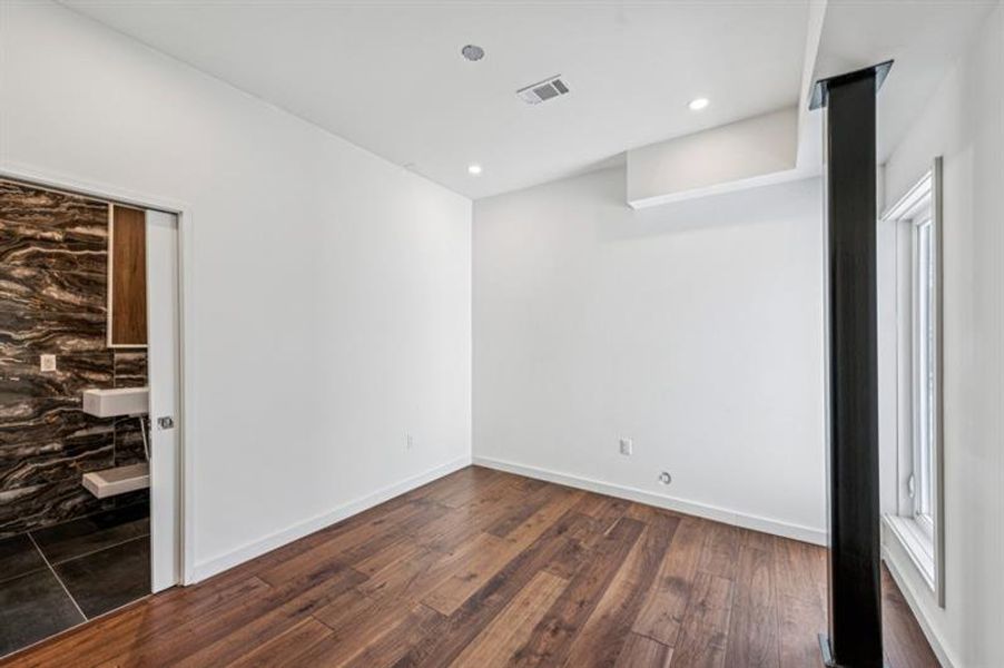 Spacious, unfurnished interior of a new home in , Atlanta (Image 24).