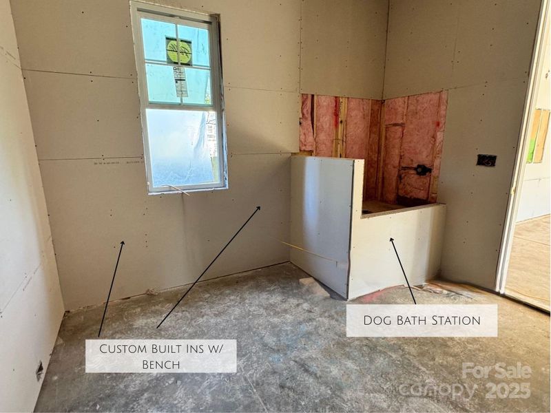 722 Hillside Drop Zone & Dog Bath Station