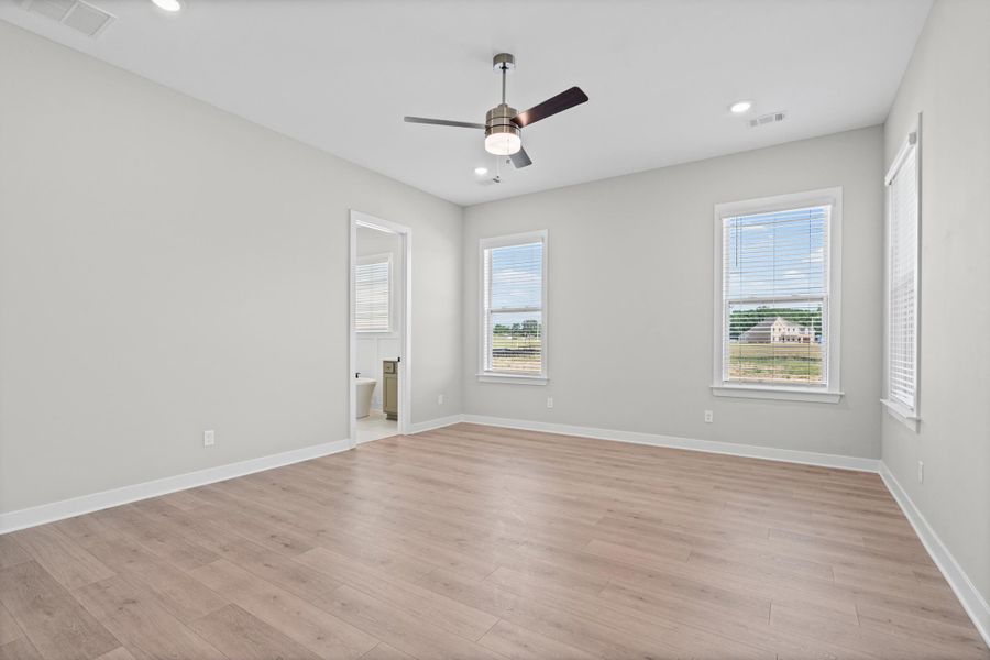 Spacious, unfurnished interior of a new home in Lockwood, Collierville (Image 21).