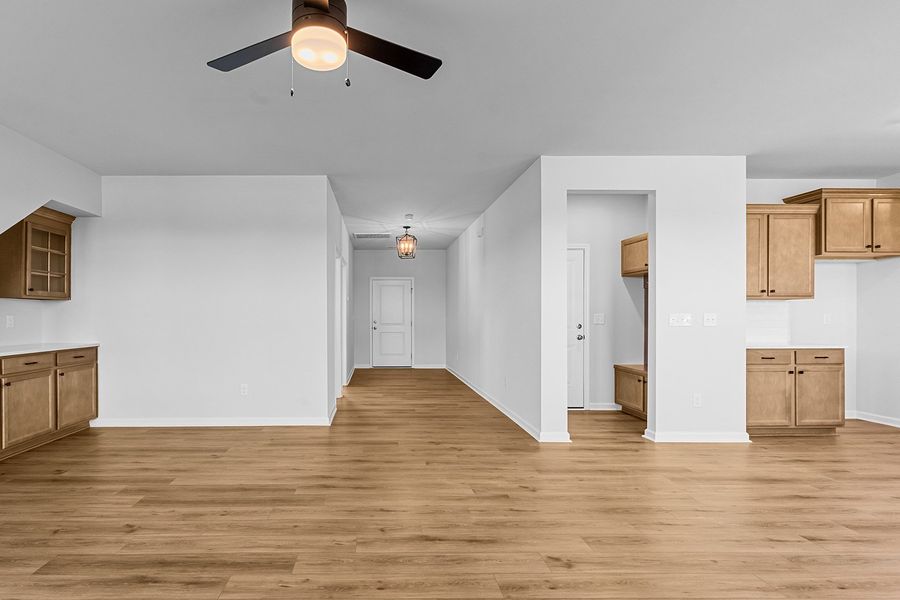 Spacious, unfurnished interior of a new home in Fieldstone, Lexington (Image 23).