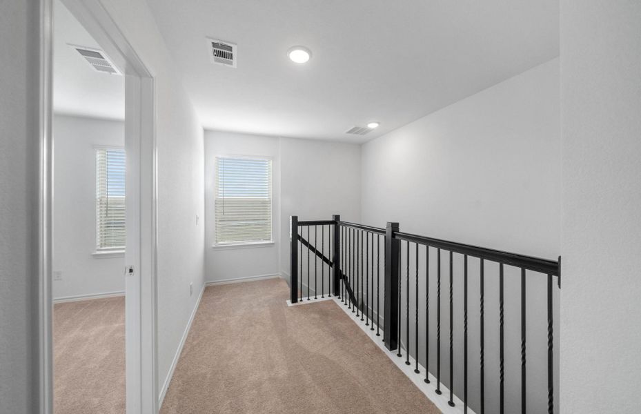 Spacious, unfurnished interior of a new home in River Ranch, Dayton (Image 17).