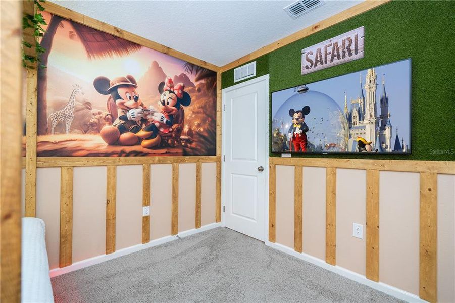 Image 83 of a home in .