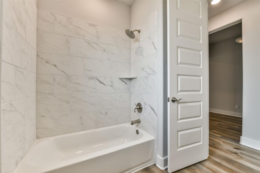 Furnished interior view inside a new home in , Texas City (Image 7).