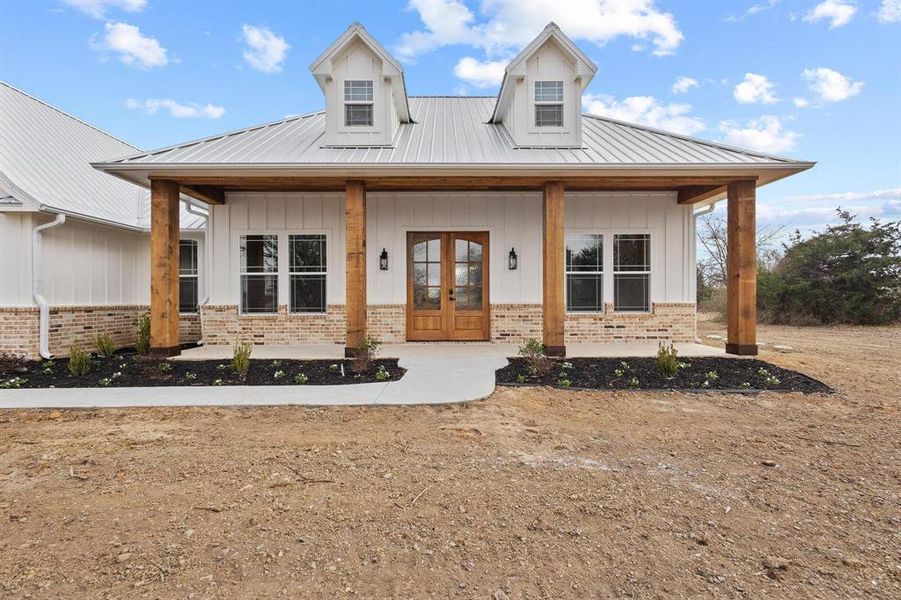 Exterior details and patio area of a home in , Bonham (Image 28).