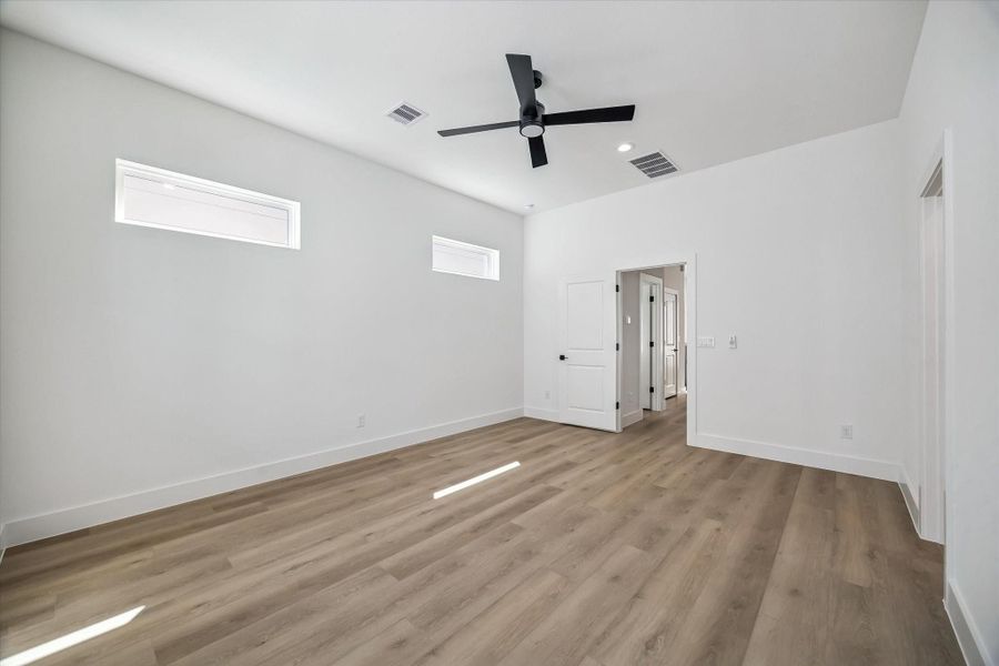 Spacious, unfurnished interior of a new home in , Houston (Image 22).