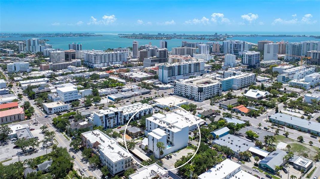 Condo located in Sarasota, FL showcasing its design and architecture (Image 5). Condo located in Sarasota, FL showcasing its design and architecture (Image 5).