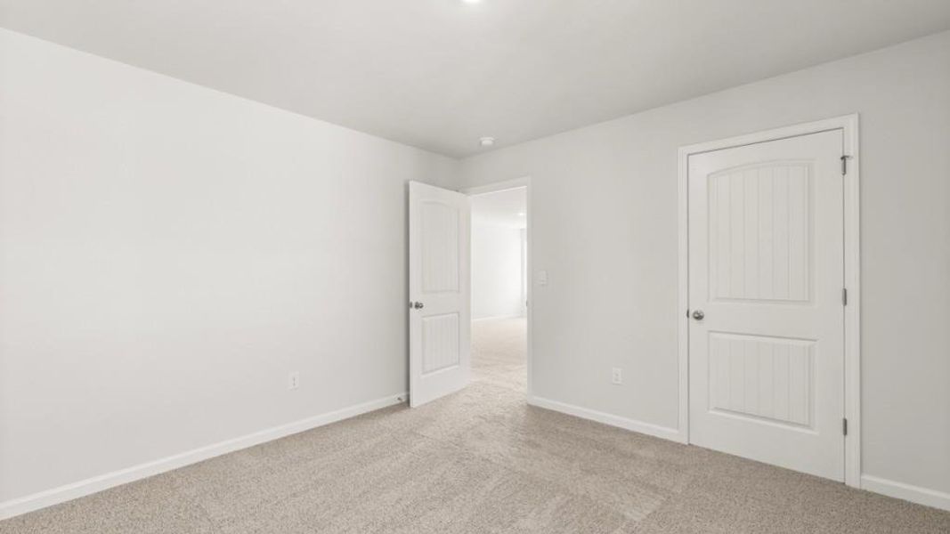 Spacious, unfurnished interior of a new home in Falcon Landing, Gainesville (Image 26).