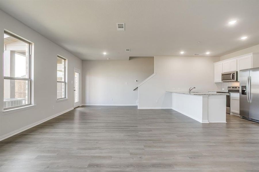 Spacious, unfurnished interior of a new home in , Mansfield (Image 15).