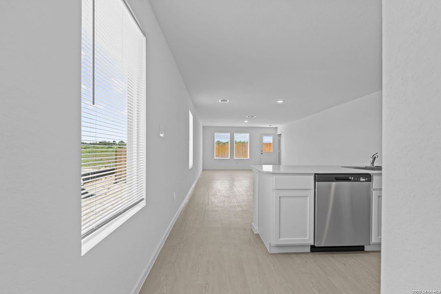 Spacious, unfurnished interior of a new home in Guadalupe Ridge, New Braunfels (Image 26).