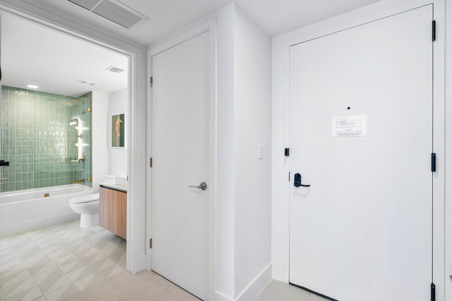 001-601Northeast1stAvenue-Miami-FL-33132