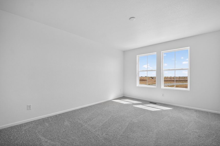Spacious, unfurnished interior of a new home in Lake Bluff, Greeley (Image 14).