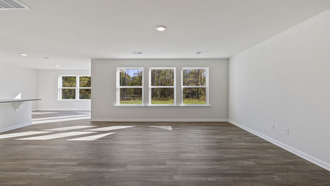 Spacious, unfurnished interior of a new home in Cloverdale Hills, Piedmont (Image 14).