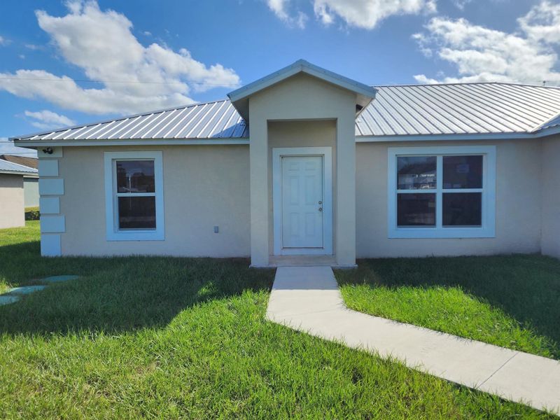 Exterior details and patio area of a home in , Okeechobee (Image 3). Exterior details and patio area of a home in , Okeechobee (Image 3).