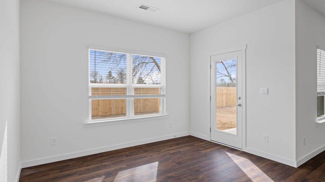 Spacious, unfurnished interior of a new home in Fairview Hills, Cleveland (Image 16).
