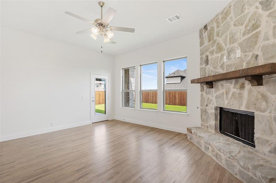 Spacious, unfurnished interior of a new home in Stone River Glen, Royse City (Image 17). Spacious, unfurnished interior of a new home in Stone River Glen, Royse City (Image 17).