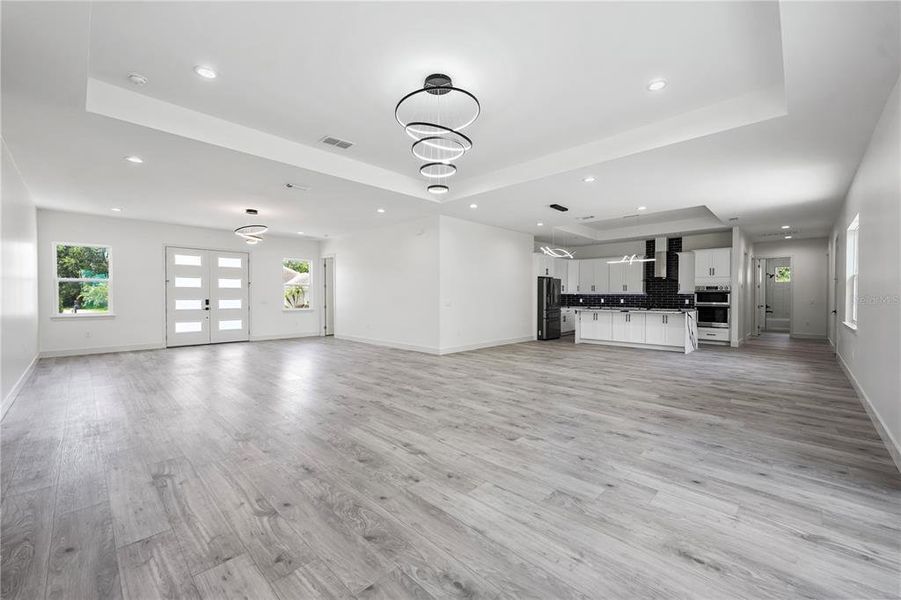 Spacious, unfurnished interior of a new home in , Leesburg (Image 31).