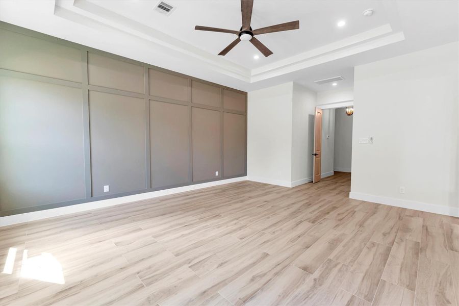 Spacious, unfurnished interior of a new home in , Conroe (Image 34).