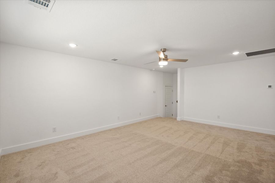 Spacious, unfurnished interior of a new home in Heritage Towne, Midlothian (Image 48).