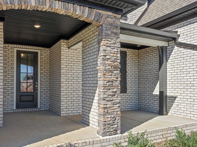 Exterior details and patio area of a home in Shelton Square, Murfreesboro (Image 3).