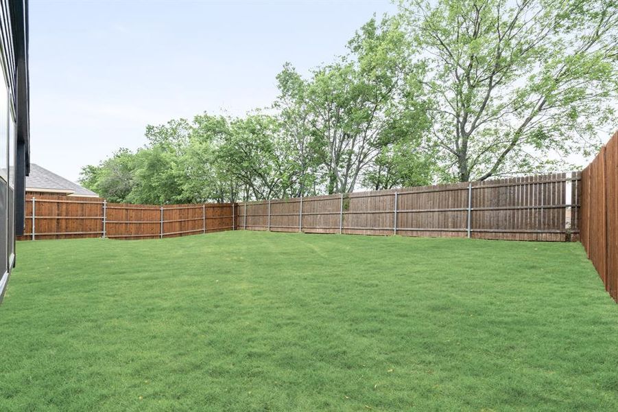 Exterior details and patio area of a home in Star Ranch, Godley (Image 4).