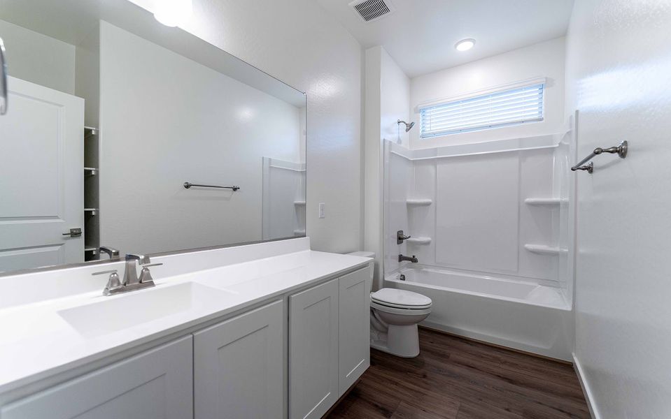 Furnished interior view inside a new home in Rancho Mirage, Maricopa (Image 8).