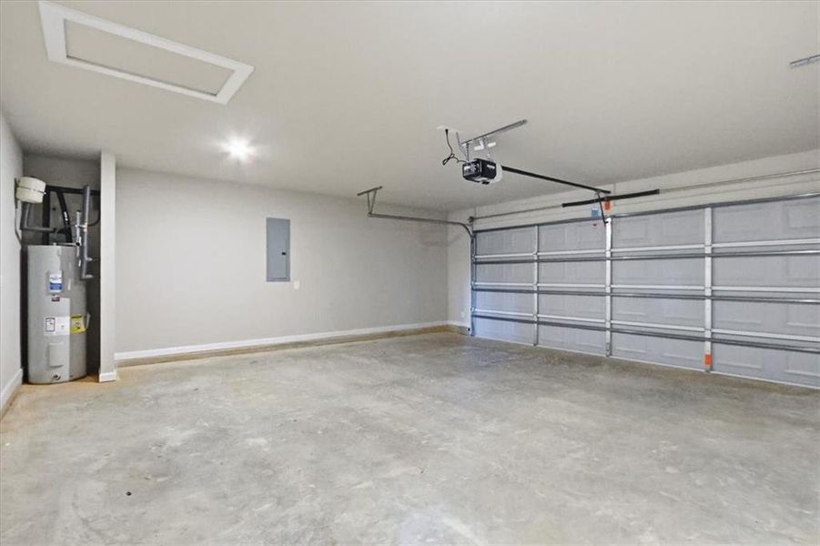 Spacious, unfurnished interior of a new home in , Hartwell (Image 16).