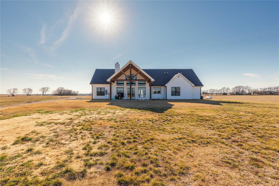 Exterior details and patio area of a home in , Gainesville (Image 22).