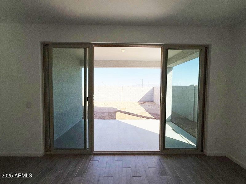 034 - 4-panel center slider to large cov