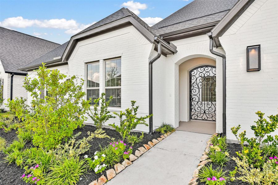 Exterior details and patio area of a home in , Manvel (Image 3).