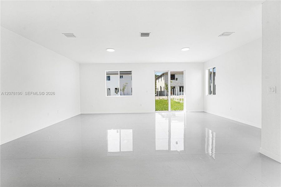 Spacious, unfurnished interior of a new home in , Miami (Image 94).
