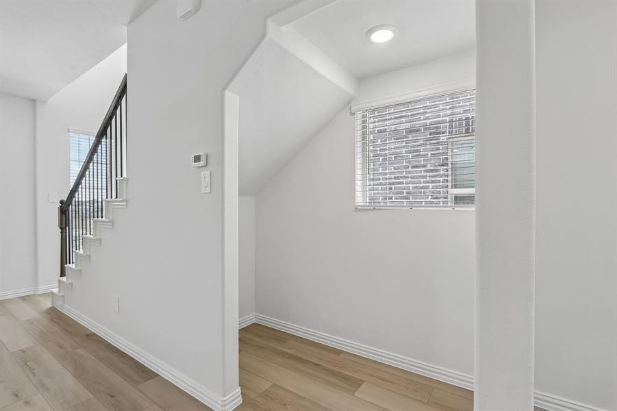 Spacious, unfurnished interior of a new home in Oak Ridge Park, Corinth (Image 35).