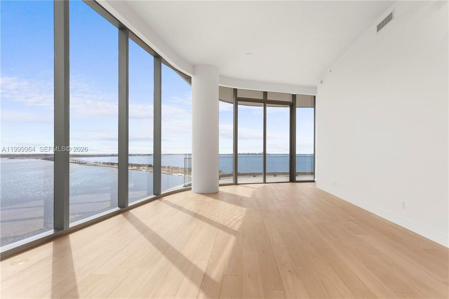 Spacious, unfurnished interior of a new home in , Miami (Image 22).