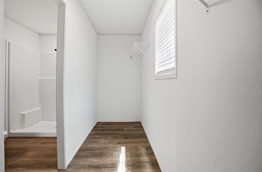 Spacious, unfurnished interior of a new home in , Weeki Wachee (Image 27).