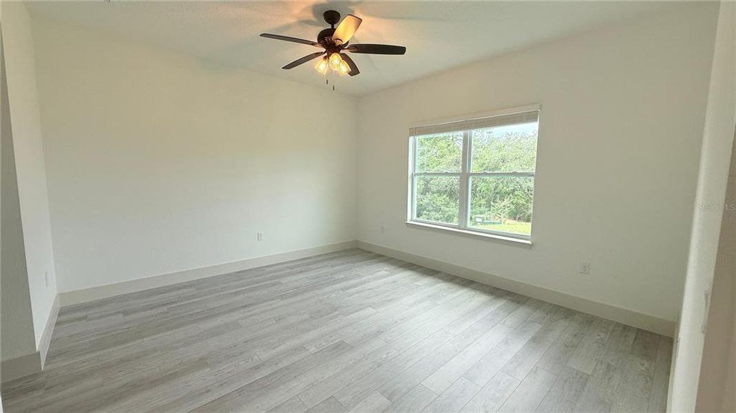 Spacious, unfurnished interior of a new home in , Ocala (Image 26).