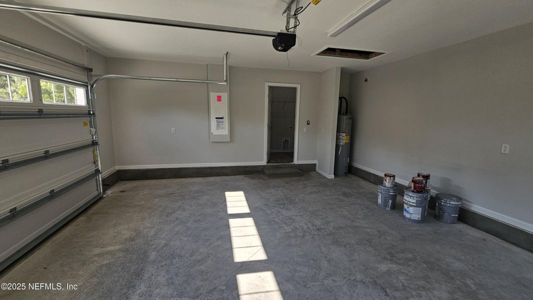Spacious, unfurnished interior of a new home in , Jacksonville (Image 21).
