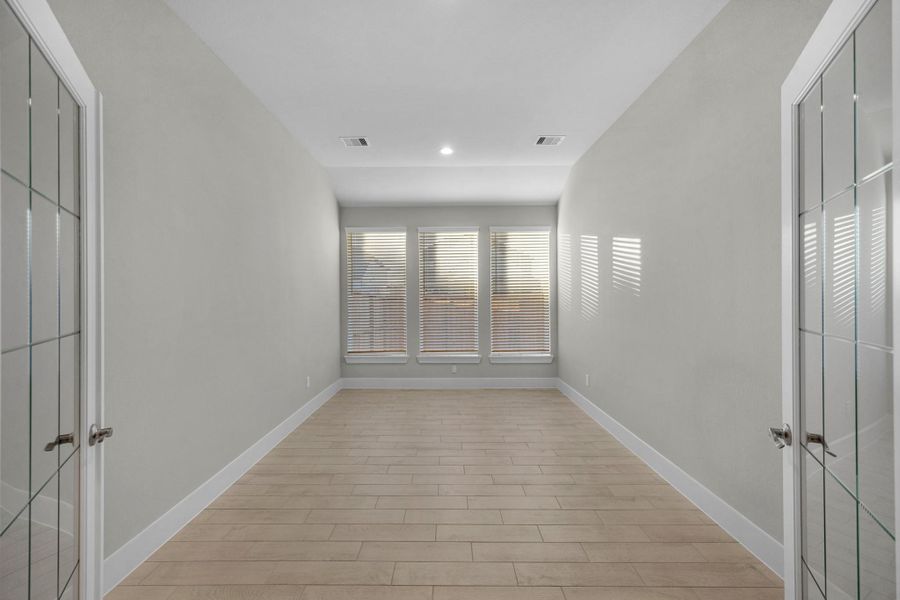 Spacious, unfurnished interior of a new home in Briarwood Crossing, Rosenberg (Image 29).