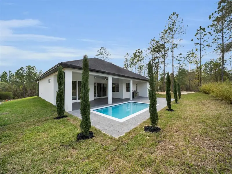 Exterior details and patio area of a home in , Dunnellon (Image 4). Exterior details and patio area of a home in , Dunnellon (Image 4).
