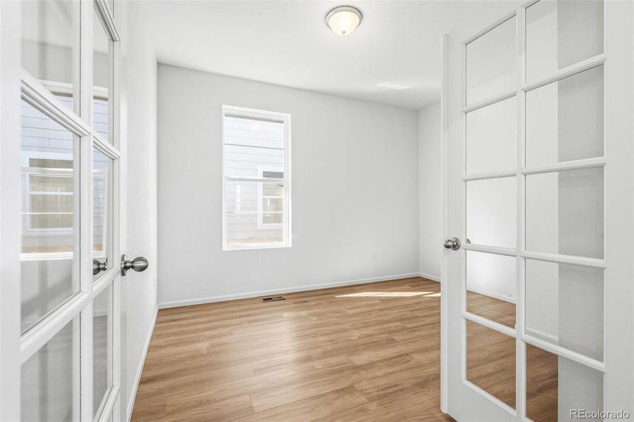 Spacious, unfurnished interior of a new home in Legato, Commerce City (Image 32).