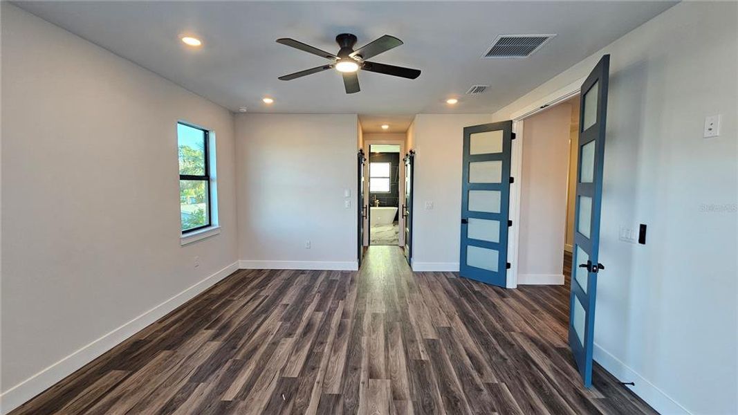 Spacious, unfurnished interior of a new home in , Tampa (Image 49).