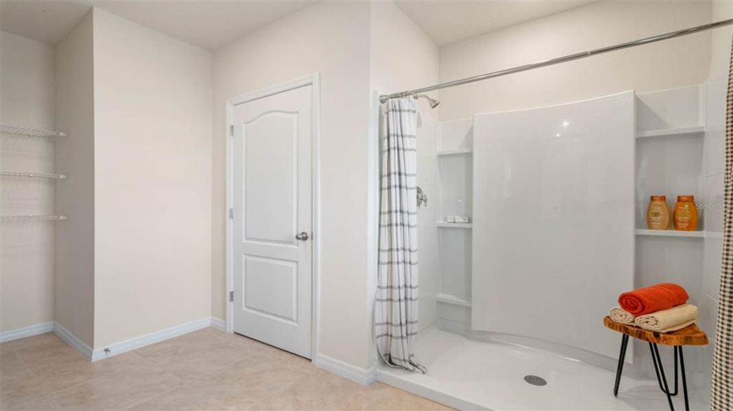 Spacious, unfurnished interior of a new home in Buena Lago, St. Cloud (Image 20).