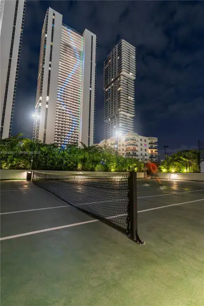Condo located in Miami, FL showcasing its design and architecture (Image 4).