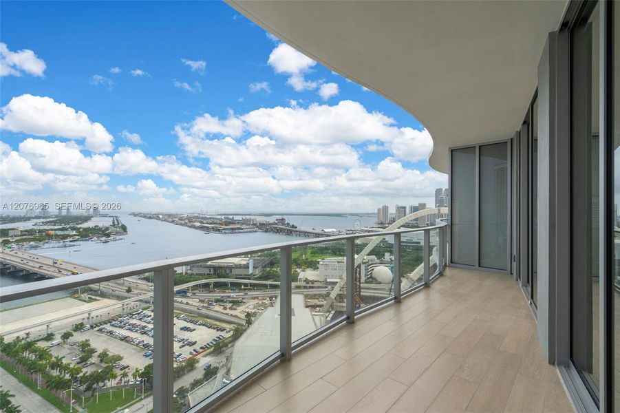 Condo located in Miami, FL showcasing its design and architecture (Image 28).