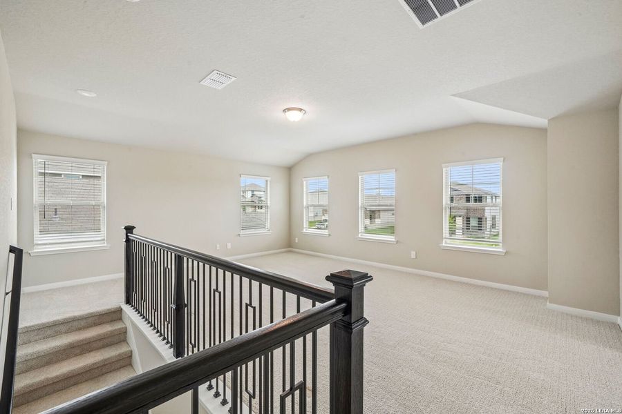 Spacious, unfurnished interior of a new home in Royal Crest, San Antonio (Image 34).