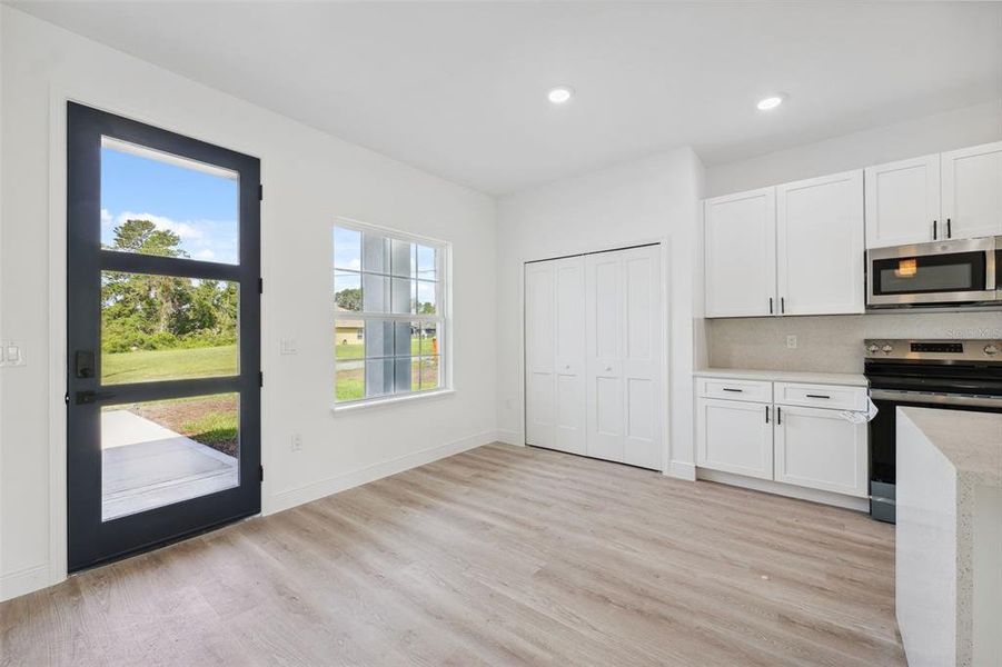 Spacious, unfurnished interior of a new home in , Ocala (Image 27).