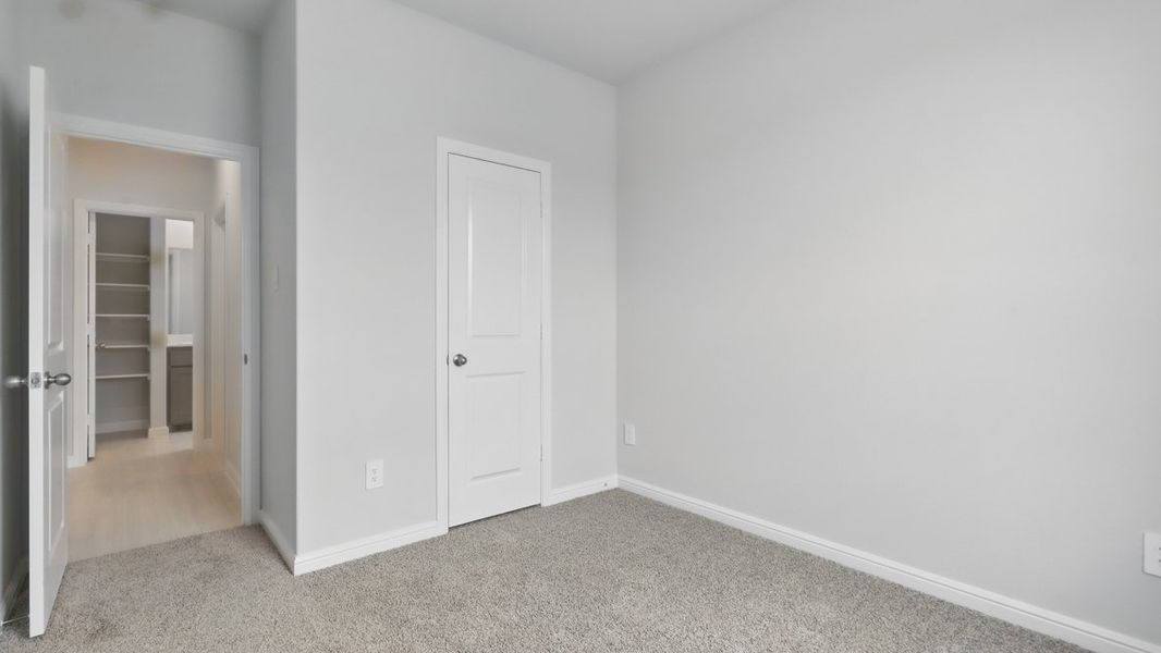 Spacious, unfurnished interior of a new home in The Canyons, Keene (Image 30).